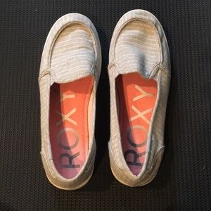 Women Roxy Brand slip on shoes. Size 8